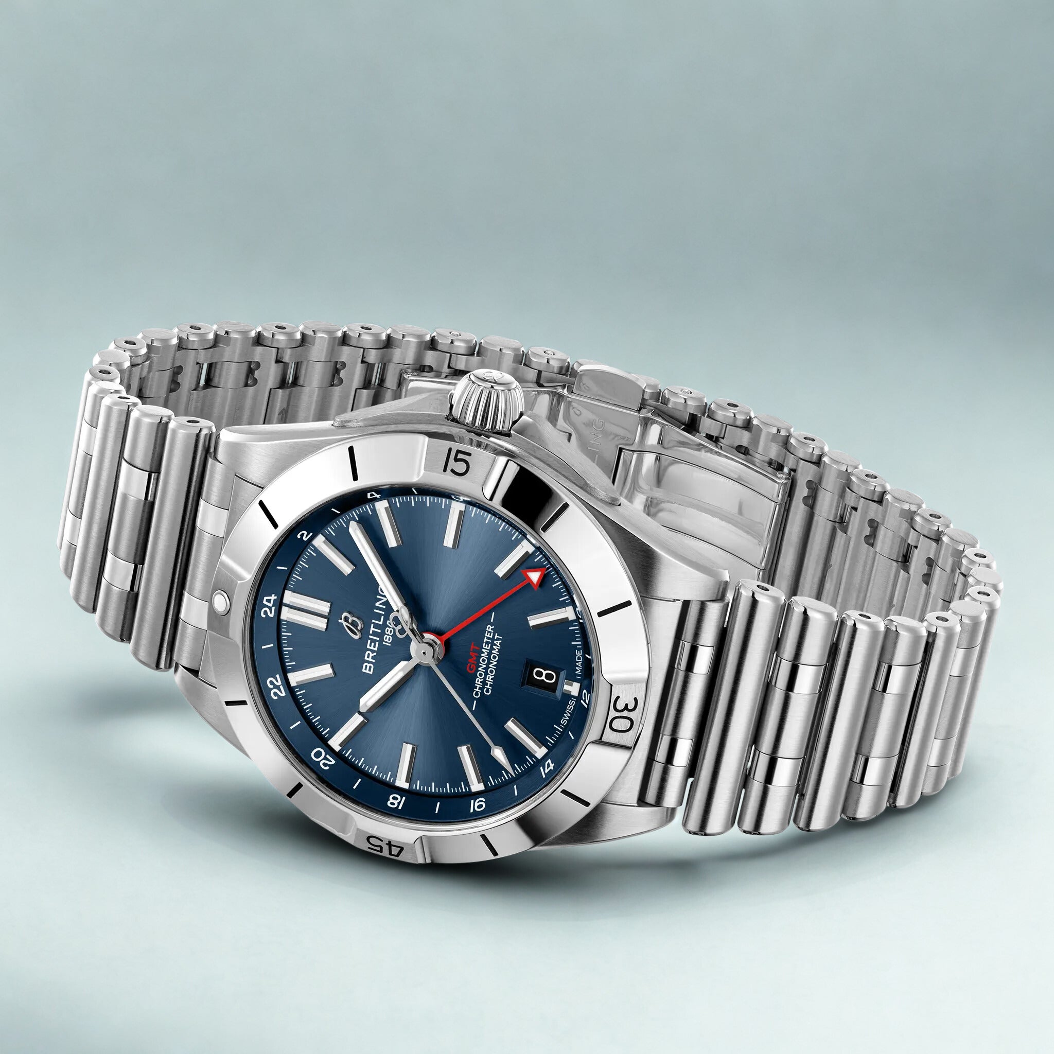 BREITLING CHRONOMAT AUTOMATIC GMT 40: THE PERFECT WATCH FOR MODERN TRAVELERS